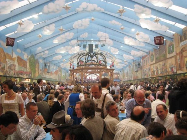 /Las cervecerías en la Oktoberfest
