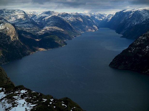 /Vista desde el Preikestolen (roca púlpito)