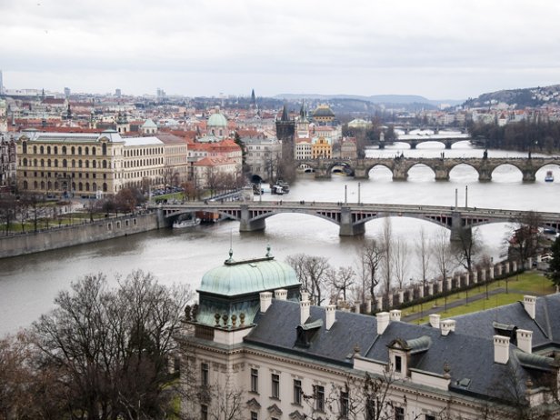 /Vista de Praga y el río Moldava